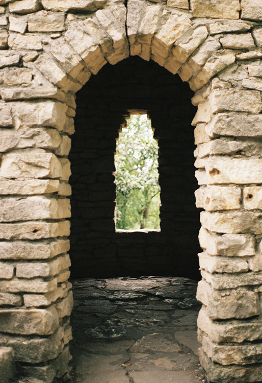 2021 film photo taken on a Pentax K1000 in Iowa by graphic designer Abbi Roush.