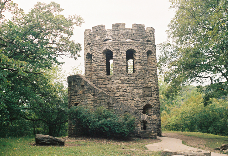 2021 film photo taken on a Pentax K1000 in Iowa by graphic designer Abbi Roush.